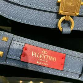 Picture of Valentino Handbags _SKUfw216209599fw